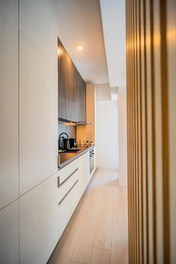 Union Plaza - Balcony Delight In City Center Bucharest Apartment