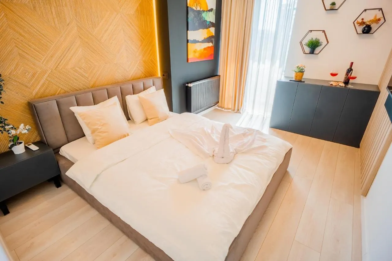 Union Plaza - Balcony Delight In City Center Bucharest Apartment